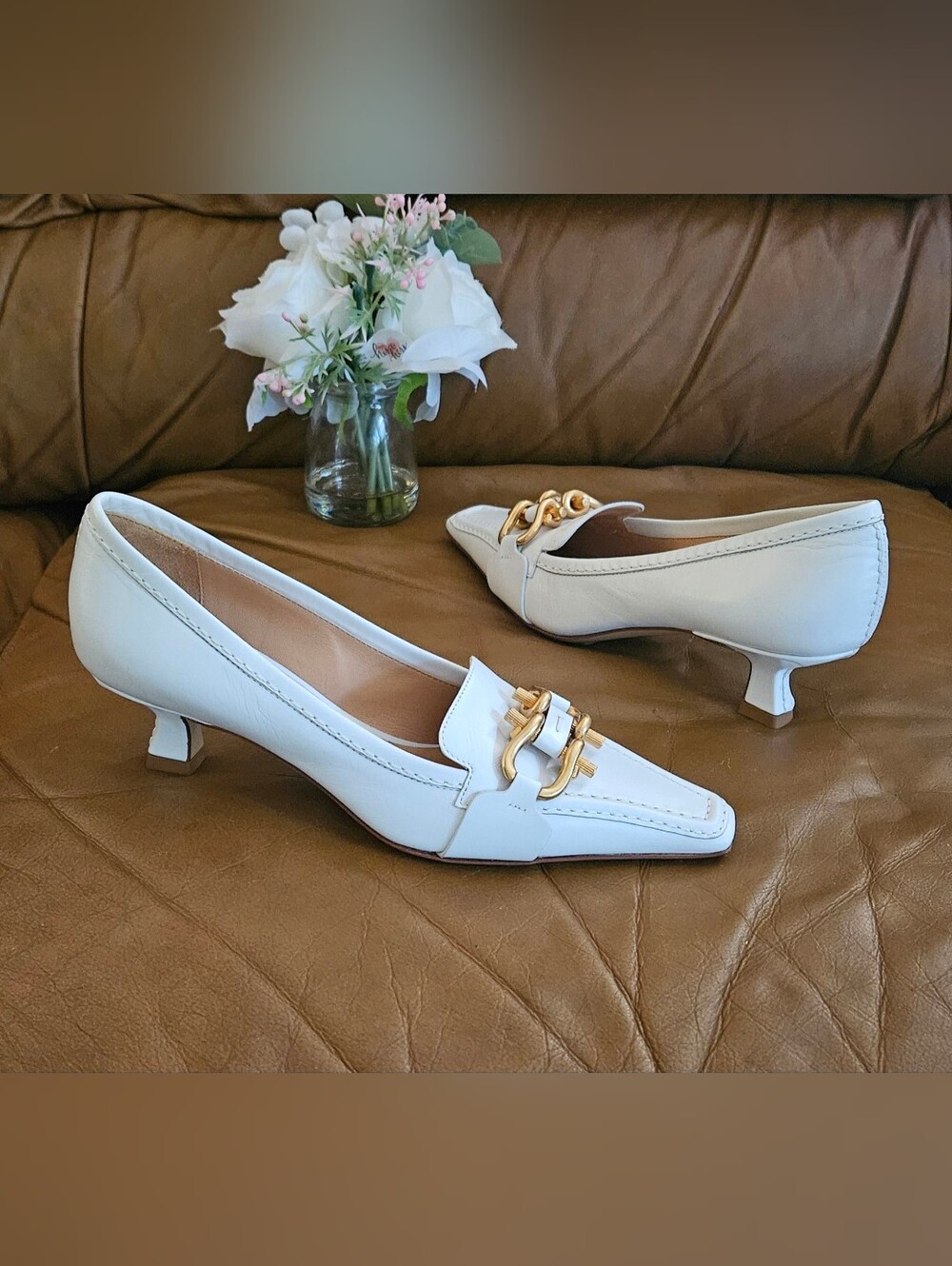 Bottega Veneta Off-White Leather Gold Leather Kitten Heels Size 5.5 US (WORN 1×)